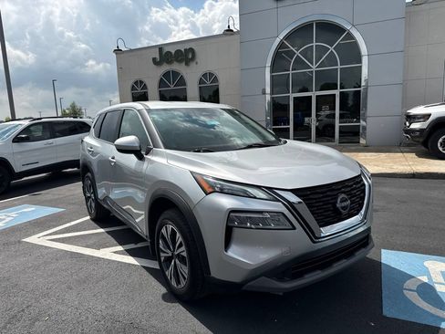 Used 2023 Nissan Rogue SV AWD/4WD image 2