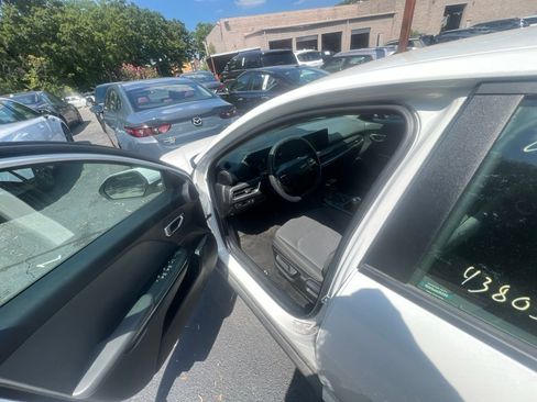 Used 2025 Kia K4 FWD image 2