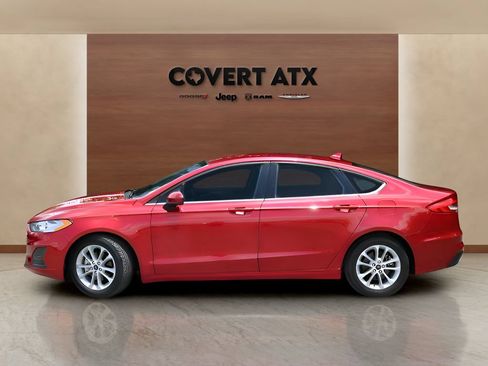 Used 2020 Ford Fusion SE FWD image 2