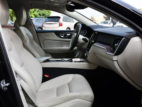 Used 2019 Volvo S60 T5 Momentum w/ Multimedia Package FWD image 23