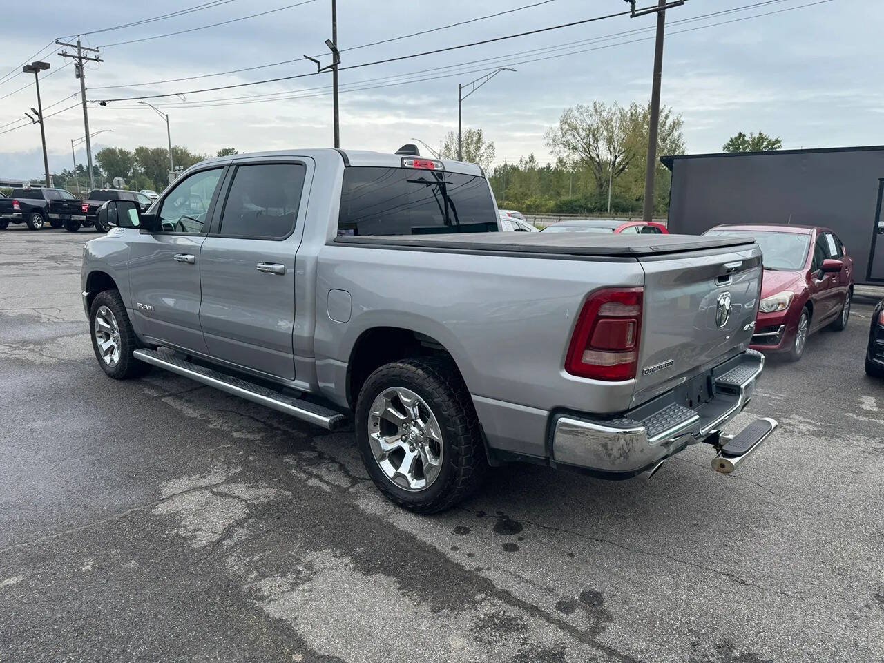 Used 2019 RAM 1500 4x4 Crew Cab image 3