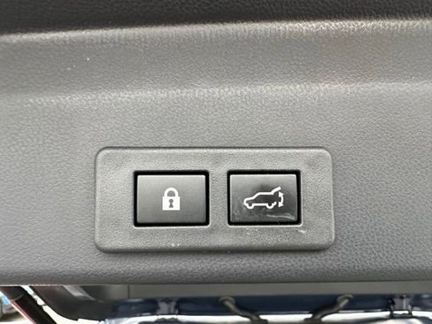 Used 2023 Subaru Ascent Premium w/ Convenience Package image 24