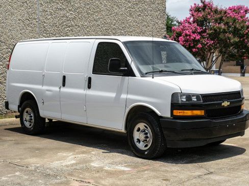 Used 2021 Chevrolet Express 3500 w/ Driver Convenience Package RWD image 7