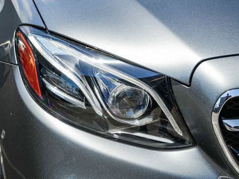 Used 2018 Mercedes-Benz E 300 image 8