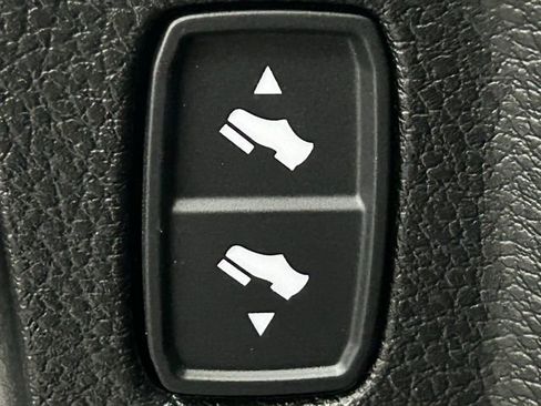 Used 2022 RAM 1500 Laramie image 9