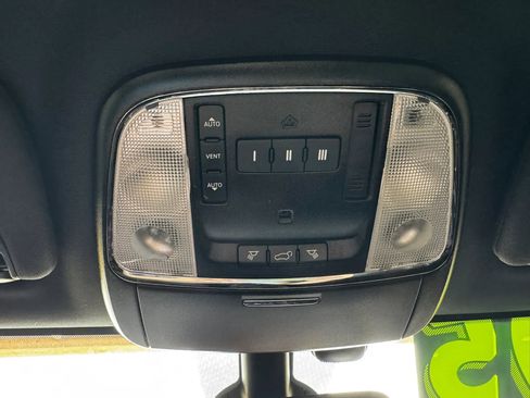 Used 2021 Jeep Grand Cherokee Limited w/ Trailer Tow Group IV image 17