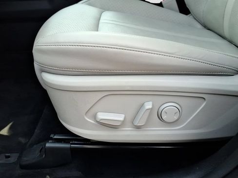 Used 2025 Kia Sorento S FWD image 5