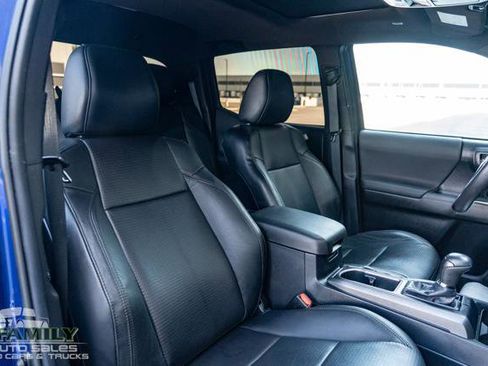 Used 2022 Toyota Tacoma TRD Sport w/ TRD Premium Sport Package image 31