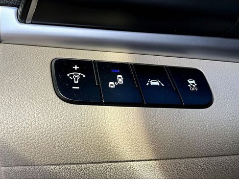 Used 2020 Hyundai Elantra SEL image 24