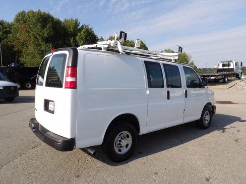 Used 2018 Chevrolet Express 2500 w/ Driver Convenience Package RWD image 8