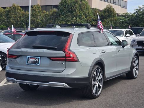 Used 2025 Volvo V90 B6 Cross Country Ultra AWD/4WD image 4