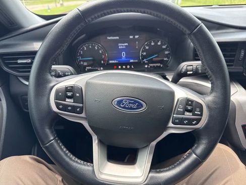 Used 2022 Ford Explorer XLT AWD/4WD image 18