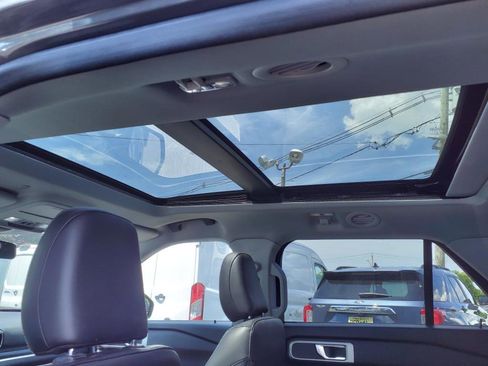 Used 2021 Ford Explorer XLT w/ Equipment Group 202A image 10