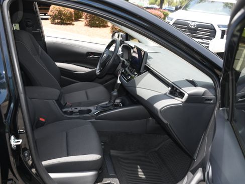 Used 2025 Toyota Corolla LE FWD image 19