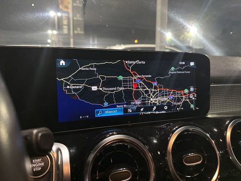 Used 2023 Mercedes-Benz GLB 250 4MATIC image 11