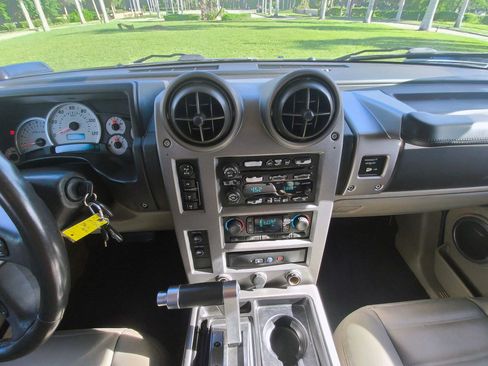 Used 2003 HUMMER H2 w/ Preferred Equipment Group AWD/4WD image 17