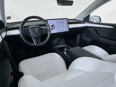 Used 2024 Tesla Model Y Long Range image 36