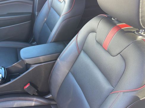 Used 2025 Chevrolet Trax RS w/ Sunroof Package image 9