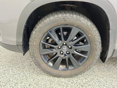 Used 2019 Toyota Highlander SE AWD/4WD image 9