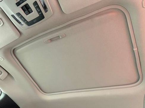 Certified 2025 Toyota Sienna XLE w/ XLE Plus Package AWD/4WD image 19