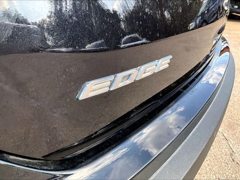 Used 2020 Ford Edge SE image 30