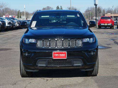 Used 2019 Jeep Grand Cherokee Altitude image 2