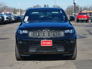 Used 2019 Jeep Grand Cherokee Altitude video 2