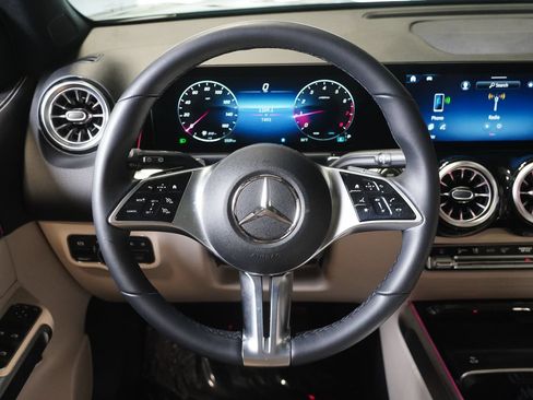 Used 2026 Mercedes-Benz GLB 250 4MATIC image 15