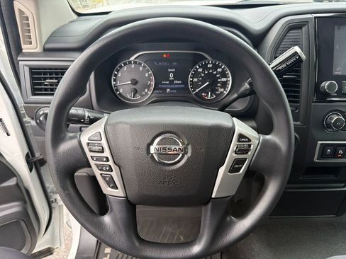 Used 2022 Nissan Titan S image 19