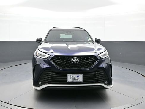 Used 2021 Toyota Highlander XSE image 2