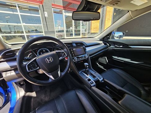 Used 2016 Honda Civic Touring image 2