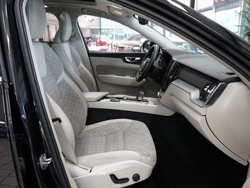 Used 2022 Volvo XC60 T8 Inscription Expression image 46