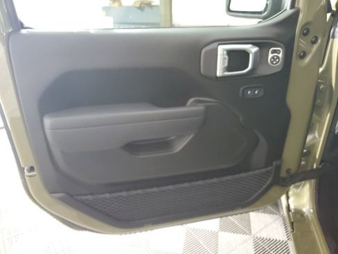 Used 2025 Jeep Wrangler Sport S image 28