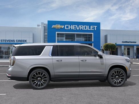 New 2026 Chevrolet Suburban High Country AWD/4WD image 3