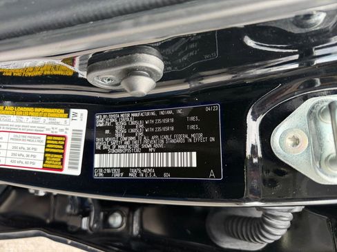 Used 2023 Toyota Highlander XLE image 30