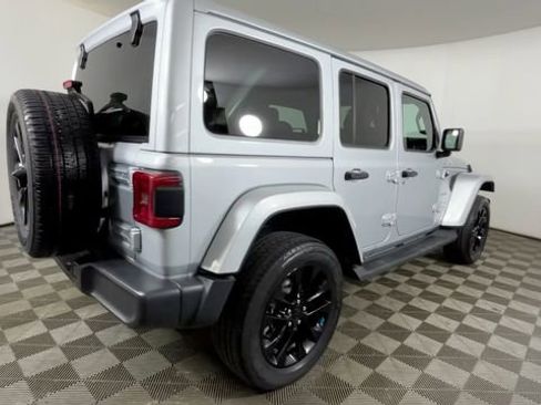 Used 2023 Jeep Wrangler Unlimited Sahara w/ Cold Weather Group AWD/4WD image 4