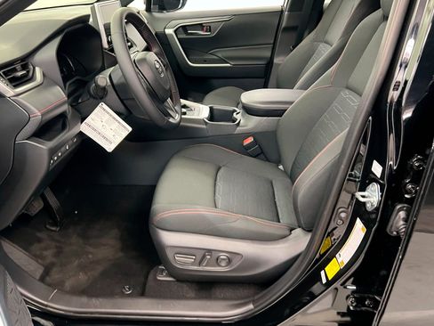 Used 2025 Toyota RAV4 SE image 16
