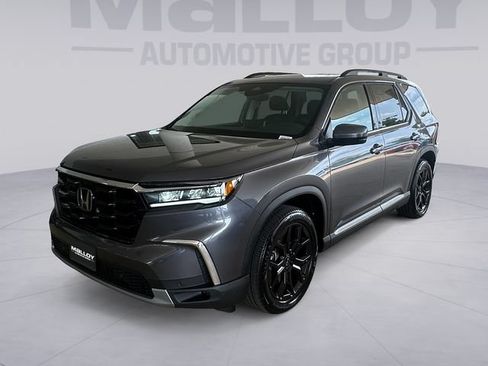 Used 2025 Honda Pilot Touring image 1