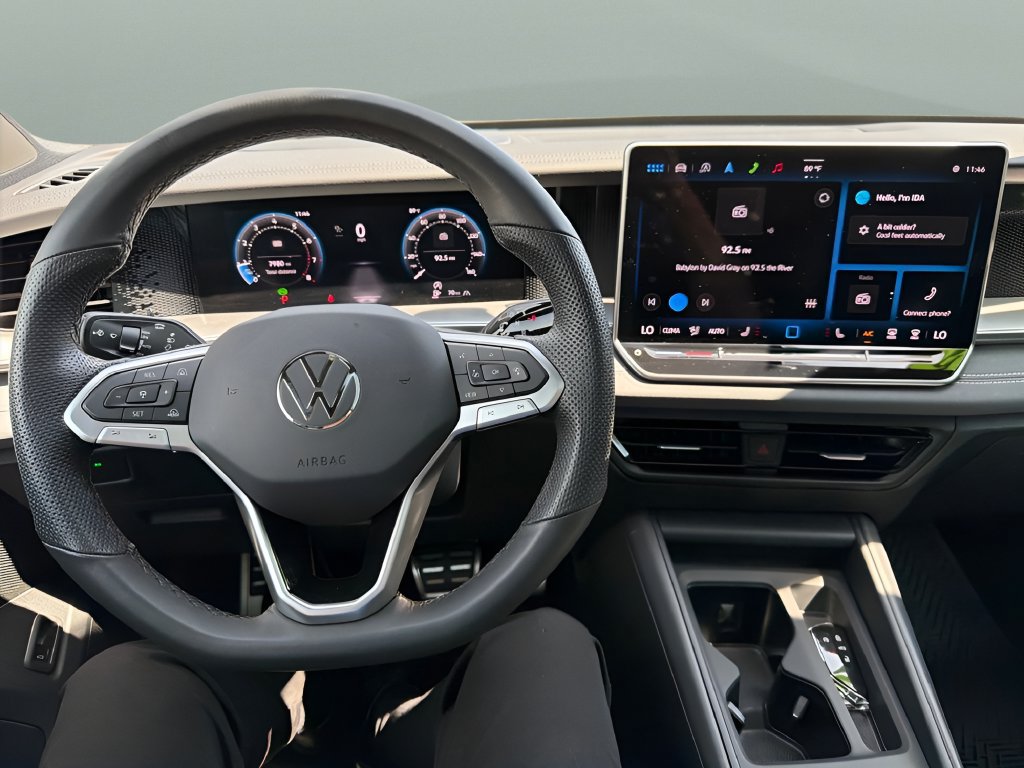 Used 2025 Volkswagen Tiguan SE R-Line AWD/4WD image 11