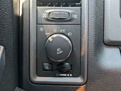 Used 2014 RAM 1500 Express RWD image 27