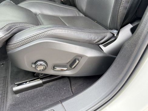 Certified 2023 Volvo XC60 B5 Ultimate w/ Climate Package image 13