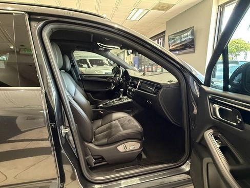 Used 2020 Porsche Macan AWD/4WD image 16