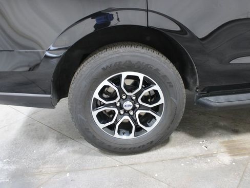 Used 2024 Ford Expedition XLT image 39