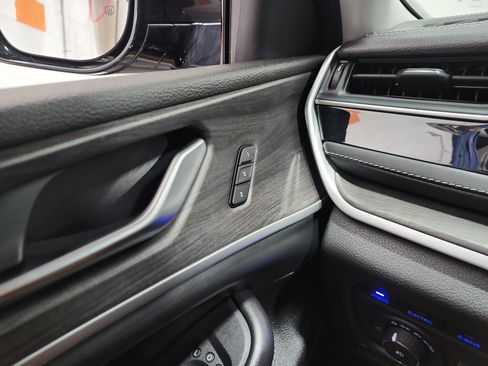 Used 2023 Jeep Grand Cherokee 4WD 4xe image 30