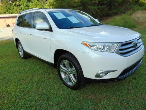 Used 2012 Toyota Highlander Limited w/ Tow Pkg FWD image 2
