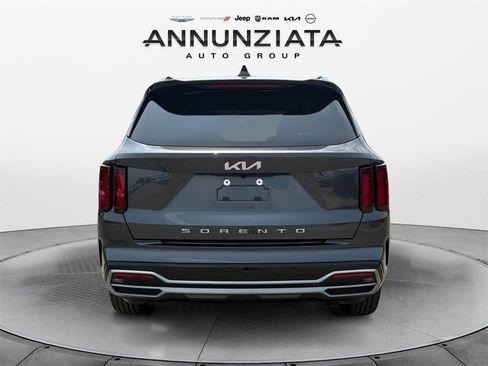 Used 2022 Kia Sorento EX image 4