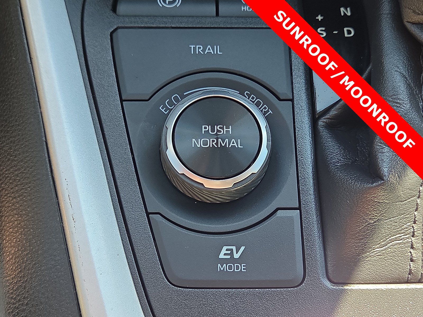 Used 2022 Toyota RAV4 XLE w/ Convenience Package AWD/4WD image 19