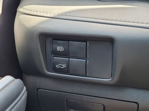 Used 2021 Toyota Highlander XLE image 19