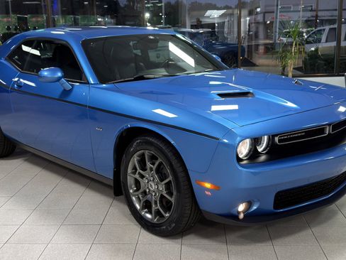 Used 2018 Dodge Challenger GT image 3