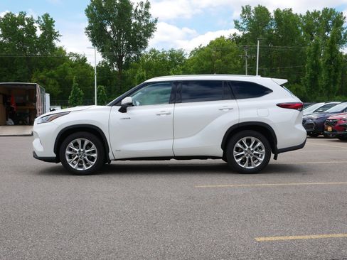 Used 2021 Toyota Highlander Limited AWD/4WD image 4